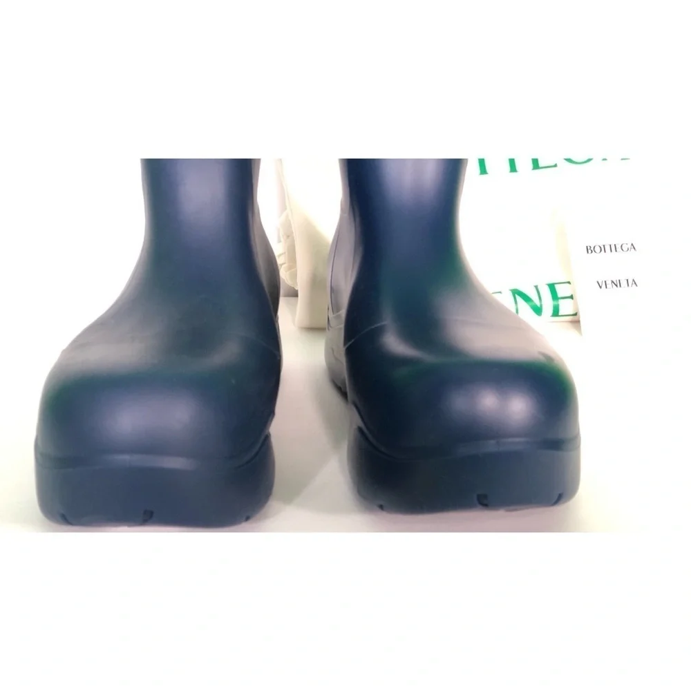 BOTTEGA VENETA Men’s Blue Rubber Puddle Ankle Rain Boots Size 42 US Size 9 NWT